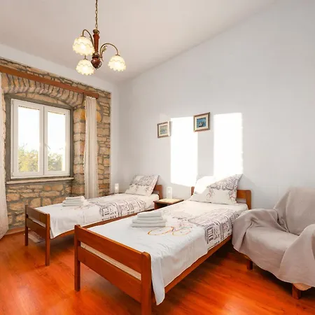 My Dalmatia - Authentic Granar With Private Heated Pool, Jacuzzi, Game And Sauna Nyaraló Smilčić