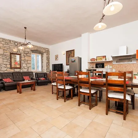 My Dalmatia - Authentic Granar With Private Heated Pool, Jacuzzi, Game And Sauna Smilčić